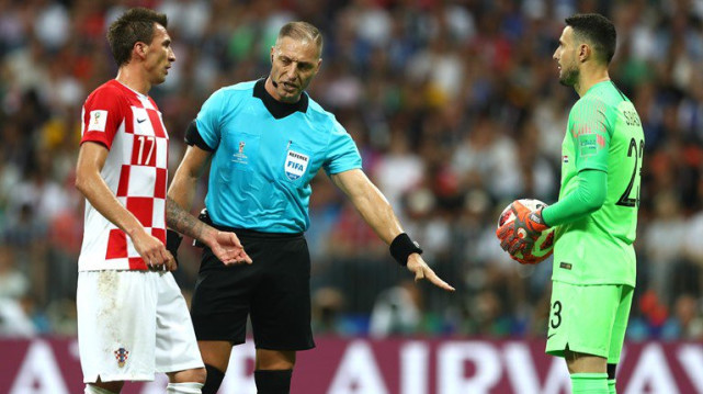  国际米兰争议判罚不断，VAR介入改判引争议  