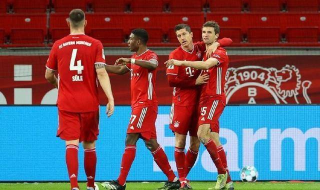  拜仁客场逆转法兰克福登顶积分榜  