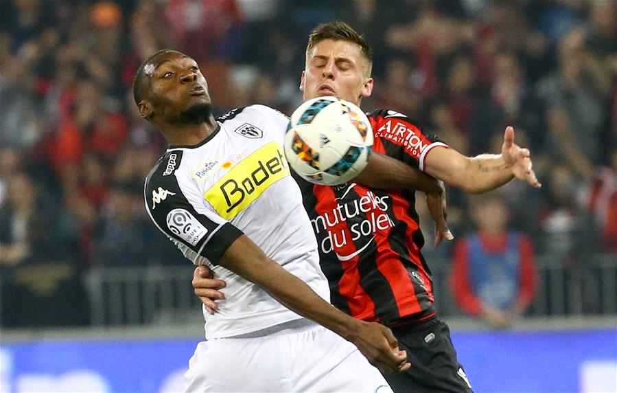  昂热主场不敌弱旅，球迷倒戈抗议管理层  